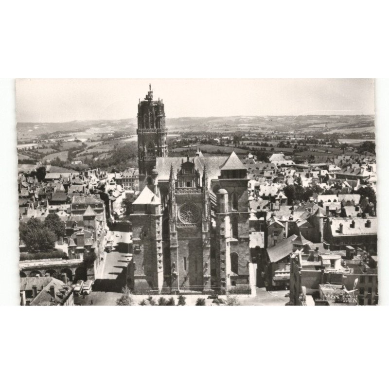 RODEZ: la cathédrale vue aérienne 10X15 - très bon état