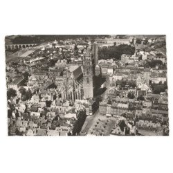 RODEZ: la place de la cité et la cathédrale dans le fond, le viaduc vue aérienne 10x15 - très bon état