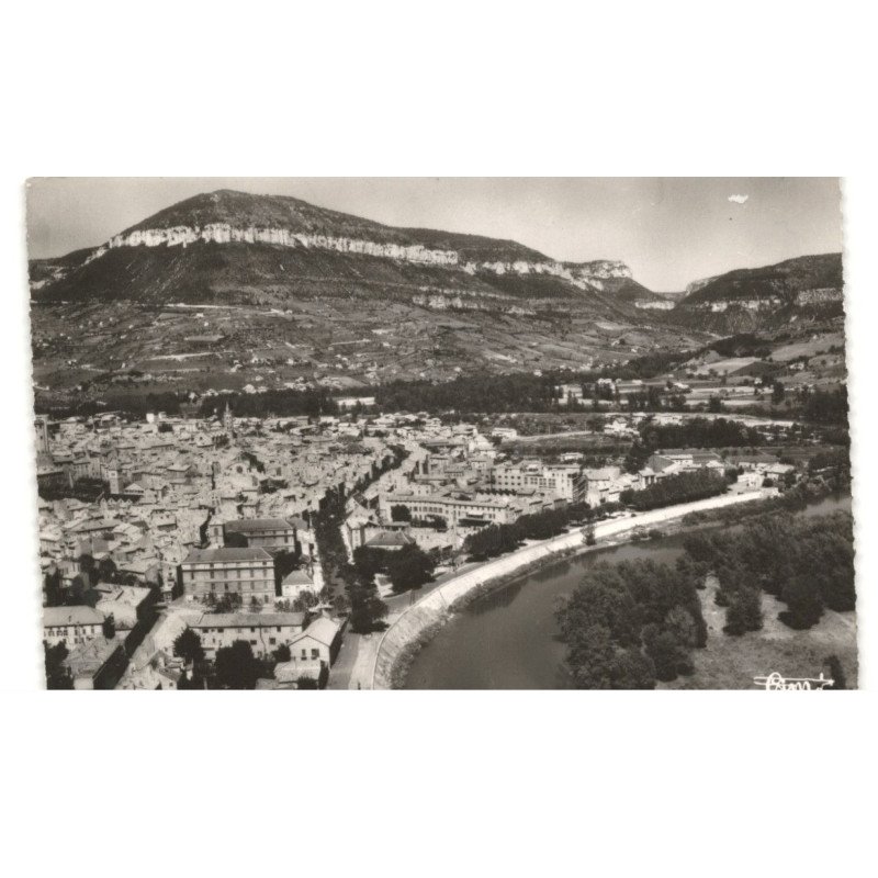 MILLAU: vue panoramique et le vue aérienne 10x15 - très bon état (timbre arraché)