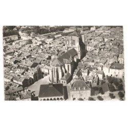 VILLEFRANCHE-de-ROUERGUE: vue générale sur les halle et la cathédrale vue aérienne 10x15 - très bon état