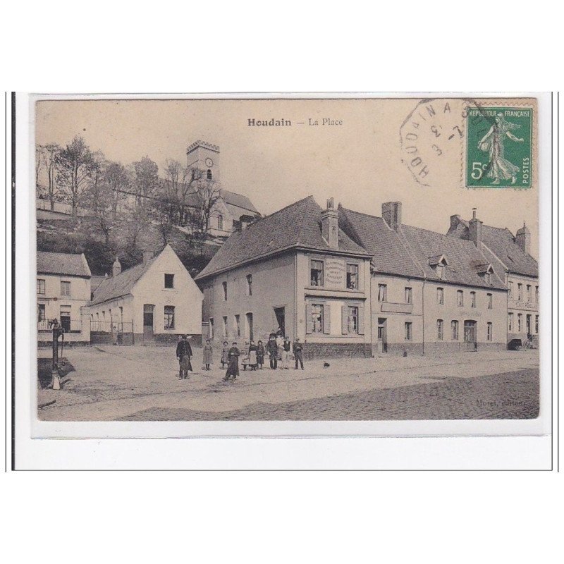 HOUDAIN : la place - tres bon etat