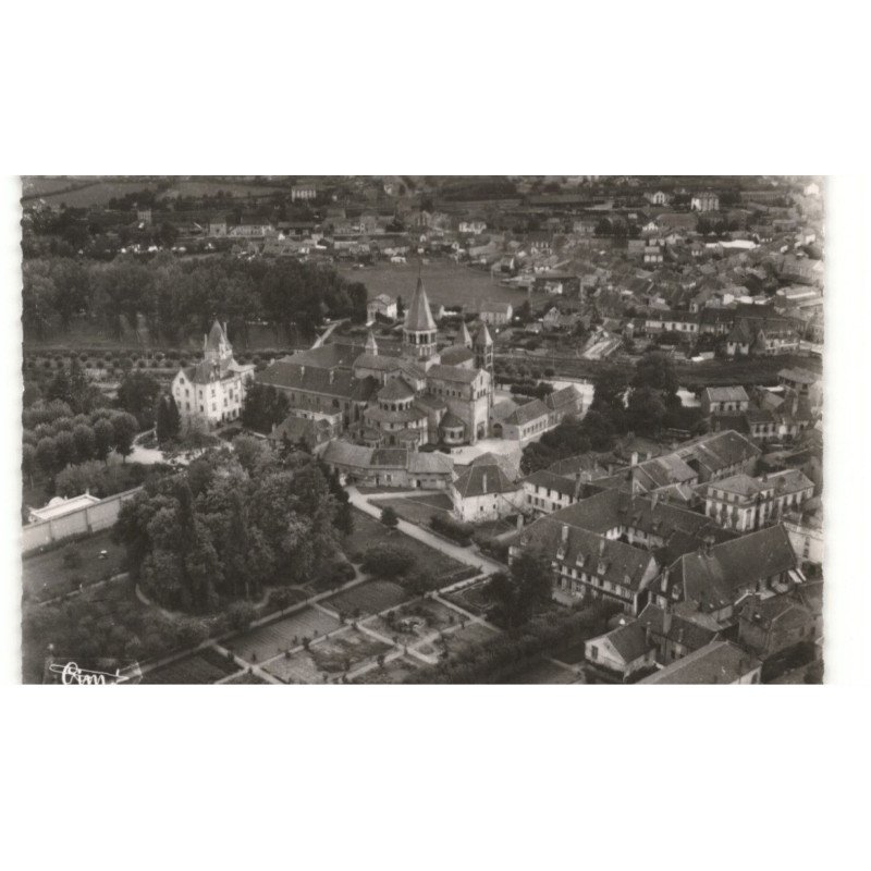 PARAY-le-MONIAL: vue générale sur la basilique vue aérienne 10X15 - très bon état