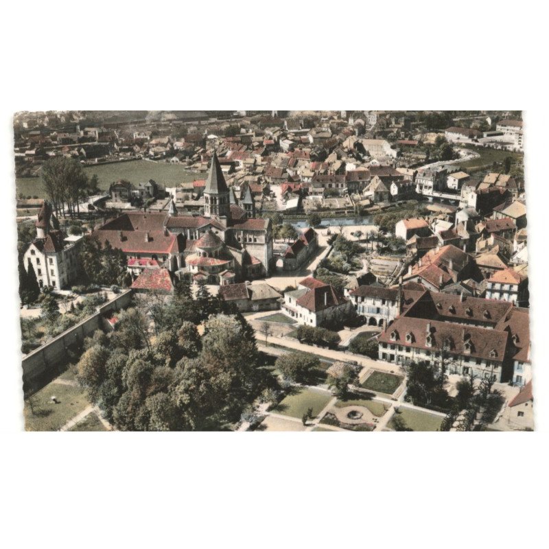PARAY-le-MONIAL: jardin du couvent de la visitation et les absides de la basilique vue aérienne 10X15 - très bon état