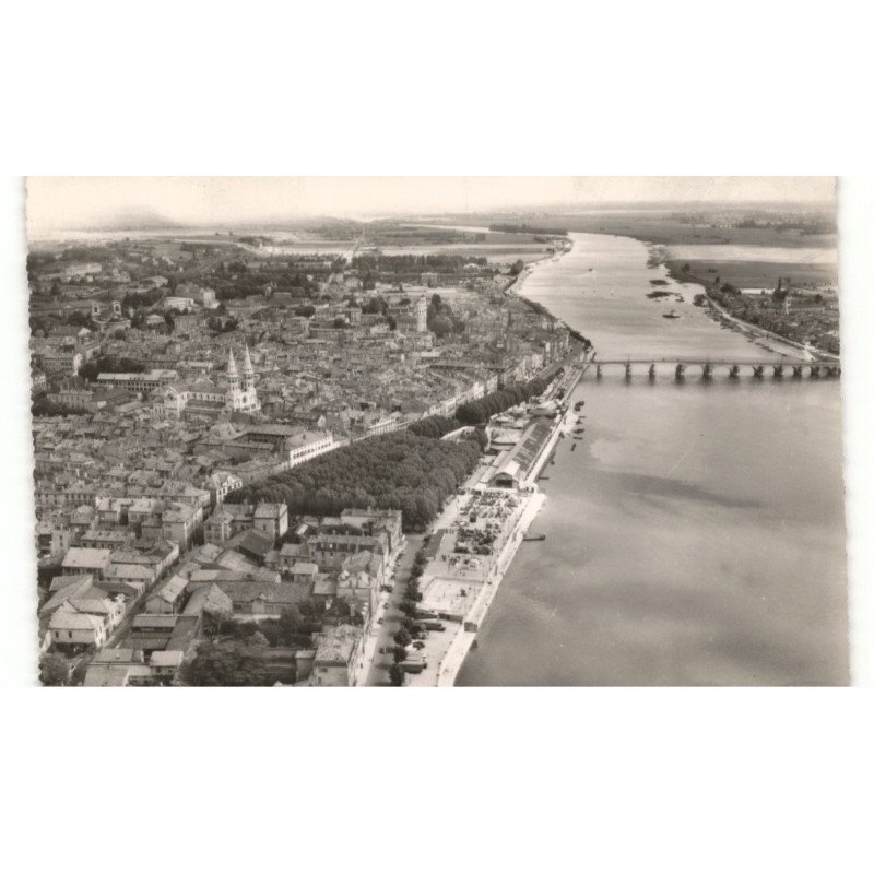 MACON: les quais pendant la foire de mai vue aérienne 10X15 - très bon état