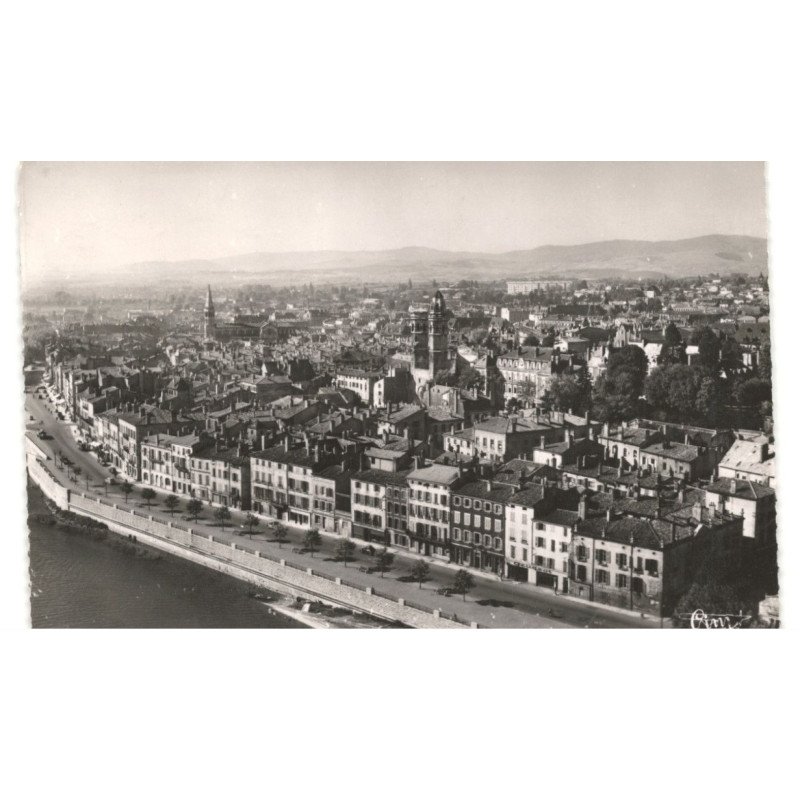 MACON: nouveaux quais sur la saône au fond villas de bioux monts du beaujolais vue aérienne 10X15 - très bon état