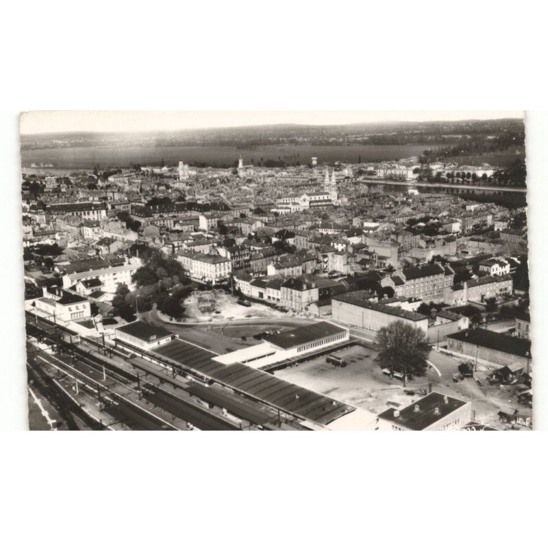 MACON: la gare S.N.C.F. et routiere vue aérienne 10X15 - très bon état