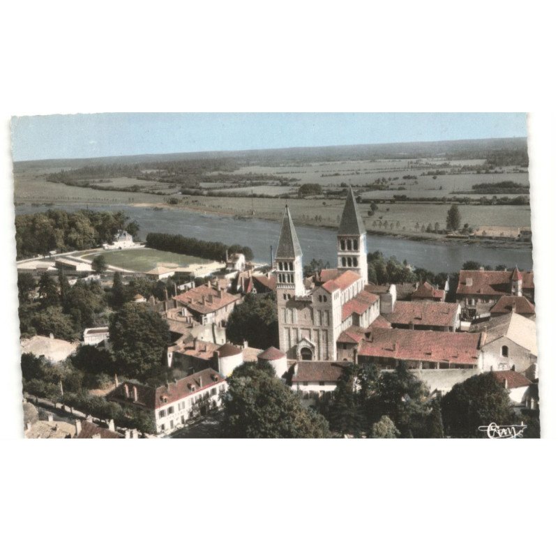 TOURNUS: l'église saint-philibert vue aérienne 10X15 - très bon état