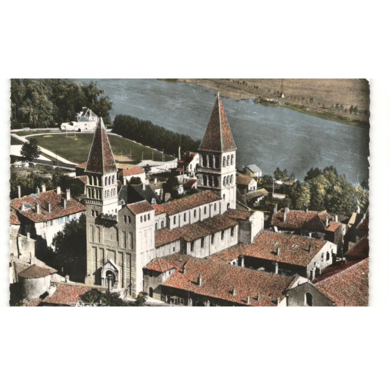 TOURNUS: l'église saint-philibert vue aérienne 10X15 - très bon état