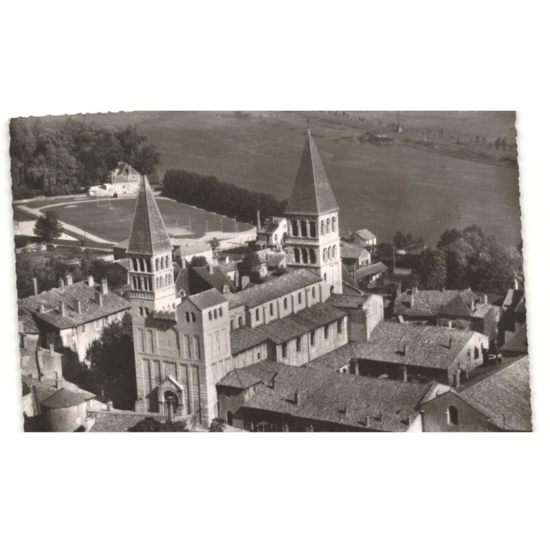 TOURNUS: l'église saint-philibert vue aérienne 10X15 - très bon état