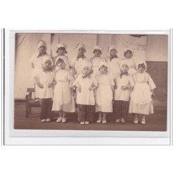 HENIN-LIETARD : photographie Georges LAMBRECCQ, jeunes filles - tres bon etat