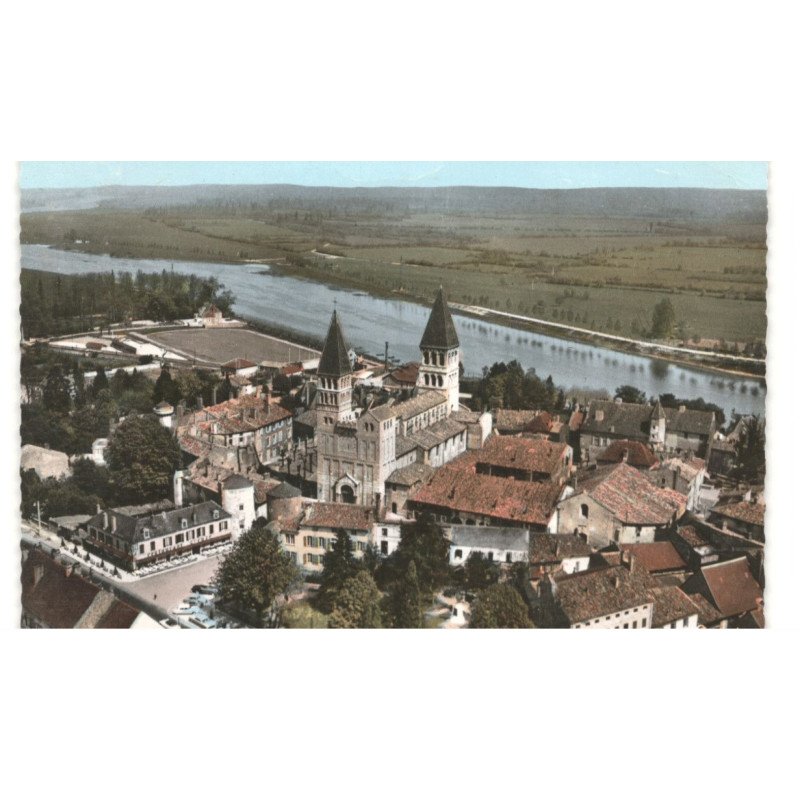 TOURNUS: l'abbatiale saint-philibert vue aérienne 10X15 - très bon état