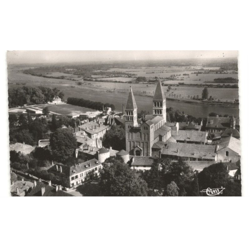 TOURNUS: l'église saint-philibert vue aérienne 10X15 - très bon état