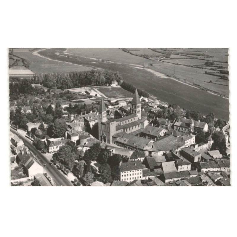 TOURNUS: l'abbaye et l'église saint-philibert vue aérienne 10X15 - très bon état