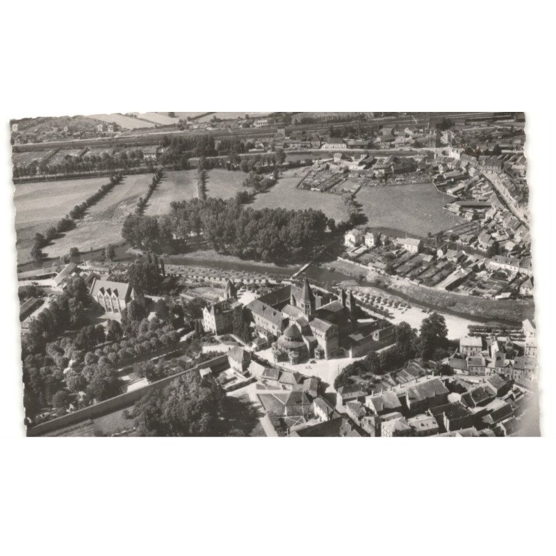 PARAY-le-MONIAL: basilique et la bourbince vue aérienne 10X15 - très bon état