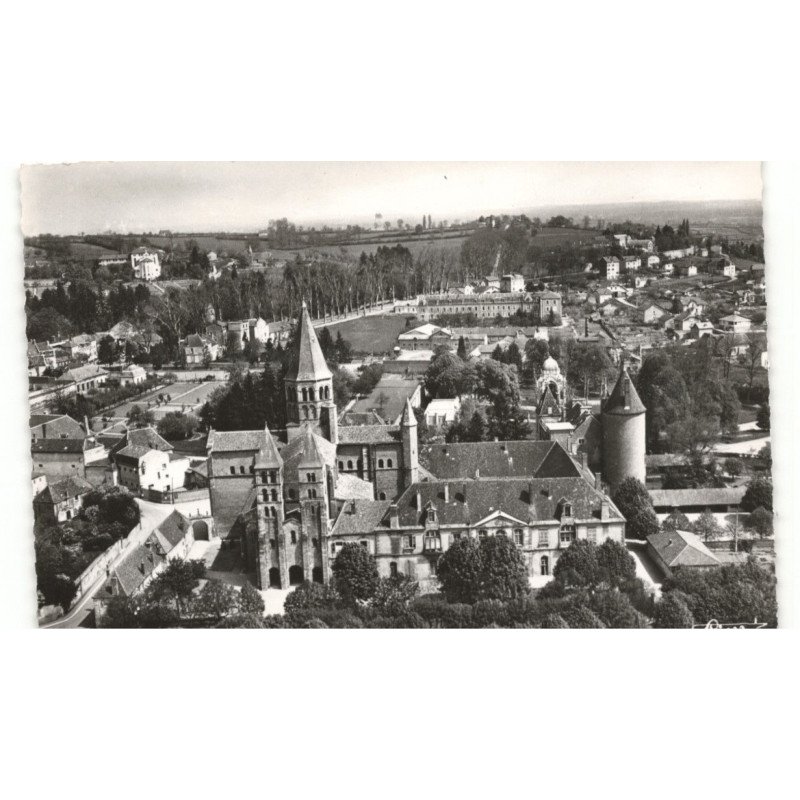 PARAY-le-MONIAL: la basilique vue aérienne 10X15 - très bon état