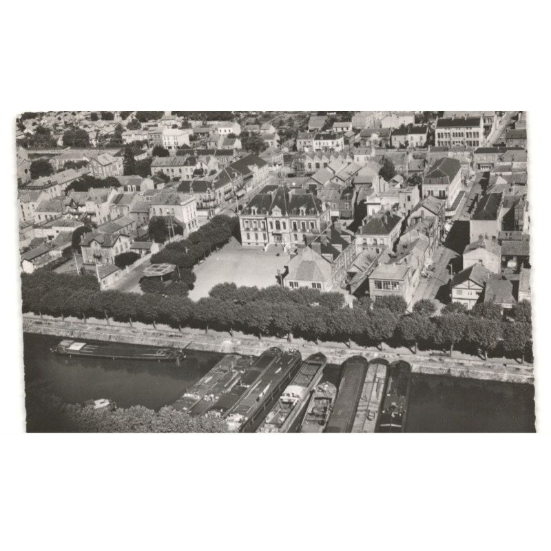 MONTCEAU-les-MINES: place de l'hôtel de ville et le canal vue aérienne 10X15 - très bon état