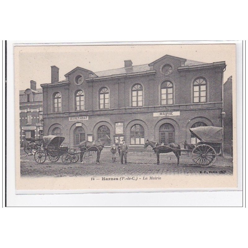 HARNES : la mairie - tres bon etat