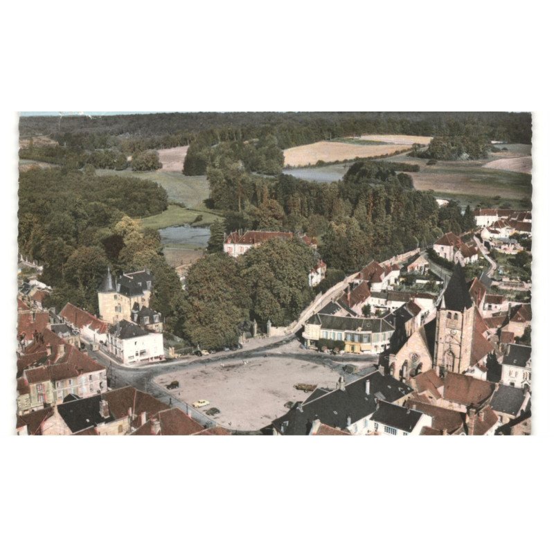 LONGNY-au-PERCHE: la place vue aérienne 10x15 - très bon état
