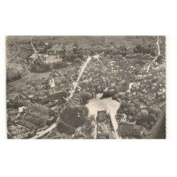 LA FERTE-MACE: la place du château vue aérienne 10x15 - très bon état