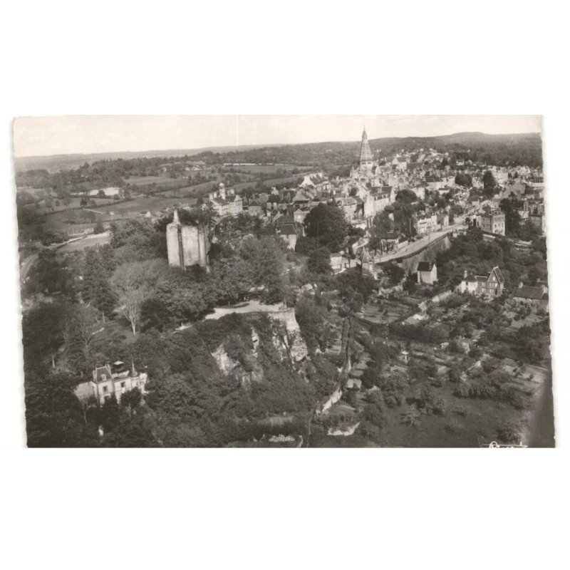 DOMFRONT: le château et la tour de presle vue aérienne 10x15 - très bon état