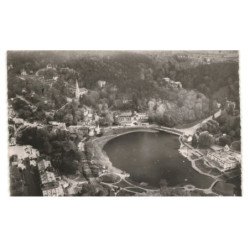 BAGNOLES-de-L'ORNE: le lac et les deux casinons vue aérienne 10x15 - très bon état