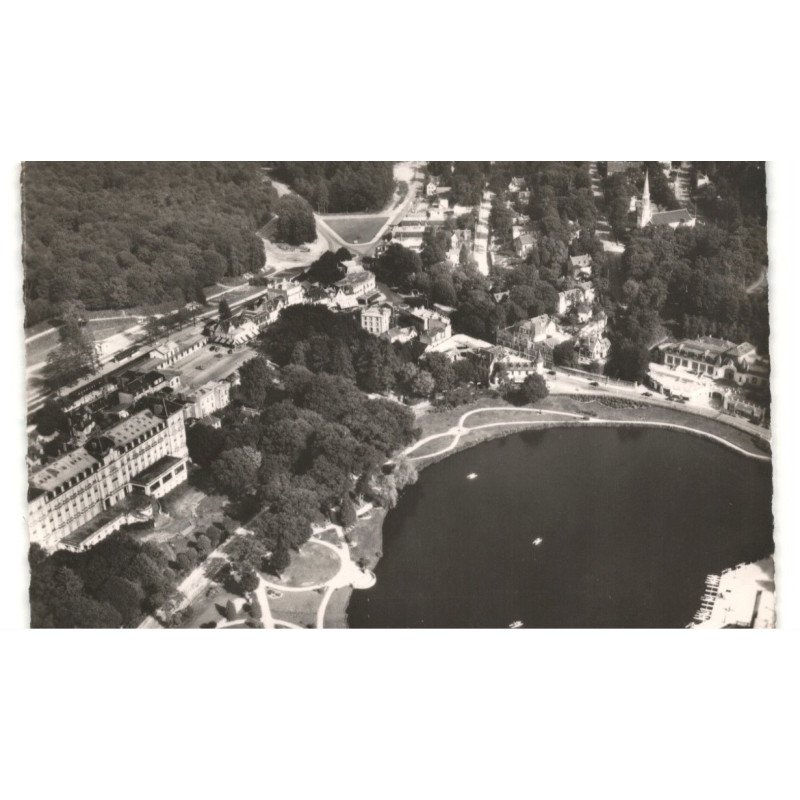 BAGNOLES-de-L'ORNE: le lac vue aérienne 10x15 - très bon état