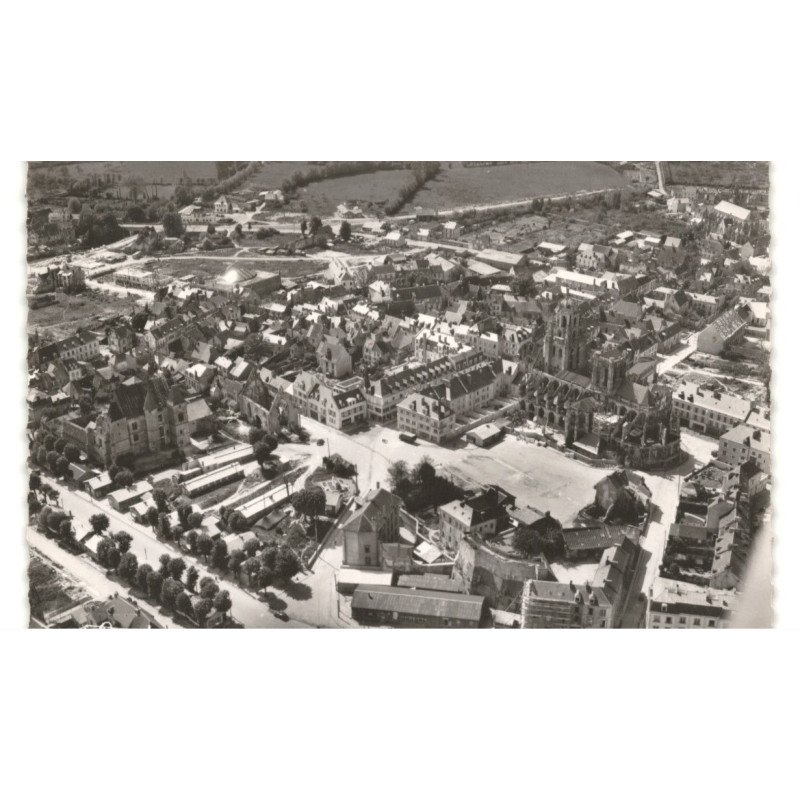 ARGENTAN: l'église vue aérienne 10x15 - très bon état