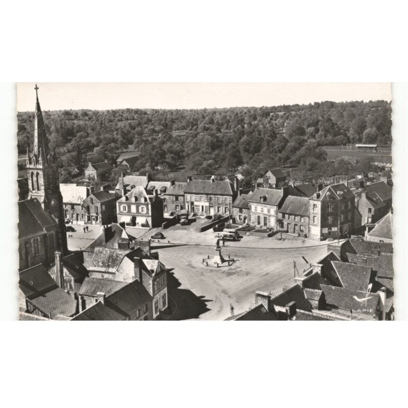 PASSAIS-le-CONCEPTION: la place vue aérienne 10x15 - très bon état