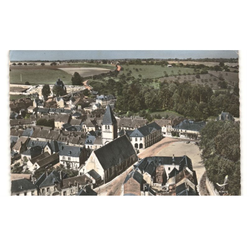 LONGWY-sur-PERCHE: l'église et la place vue aérienne 10x15 - très bon état