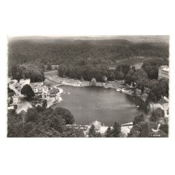BAGNOLES-de-L'ORNE: le casino et le lac vue aérienne 10x15 - très bon état