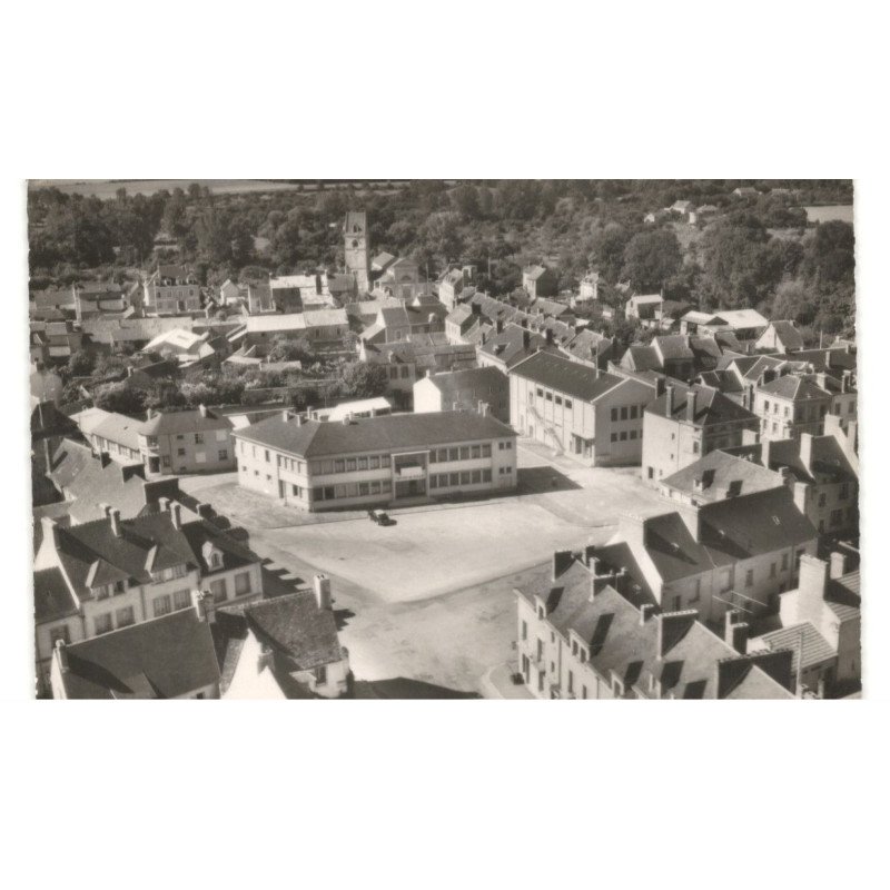 TRUN: la place, l'hôtel de ville l'église, la poste vue aérienne 10x15 - très bon état