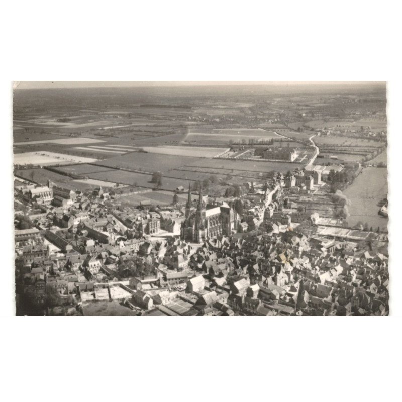 SEES: la cathédrale et le grand séminaire vue aérienne 10x15 - très bon état