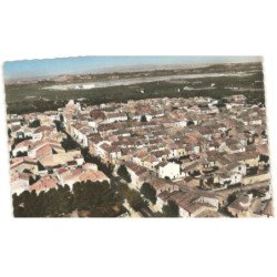 SIGEAN: vue générale, au fond, les étangs vue aérienne 10X15 - très bon état