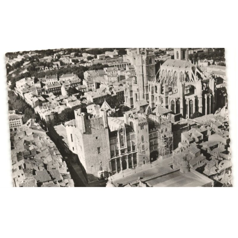 NARBONNE: l'hôtel de ville et la basilique saint-just vue aérienne 10X15 - très bon état