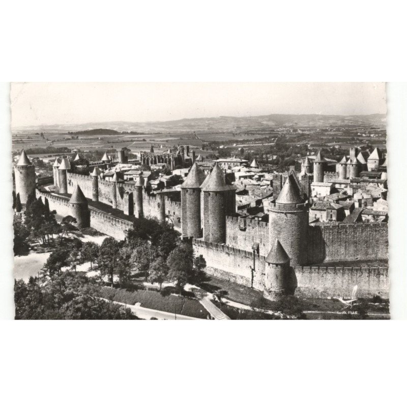 CARCASSONNE: vue générale de la cité vue aérienne 10X15 - très bon état