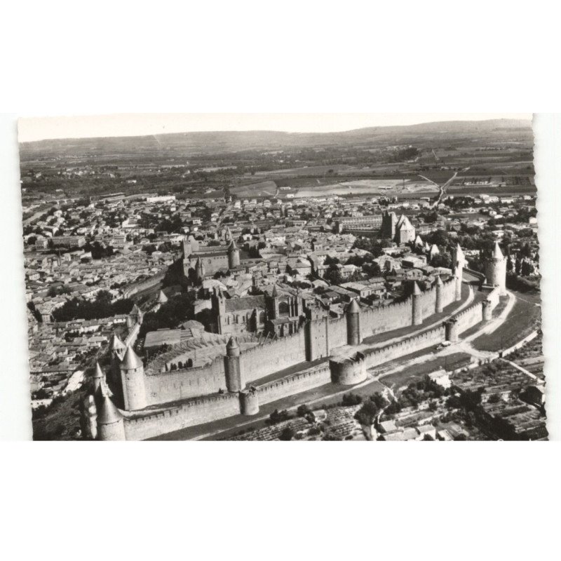 CARCASSONNE: cité médiévale, vue générale, vue aérienne 10X15 - très bon état