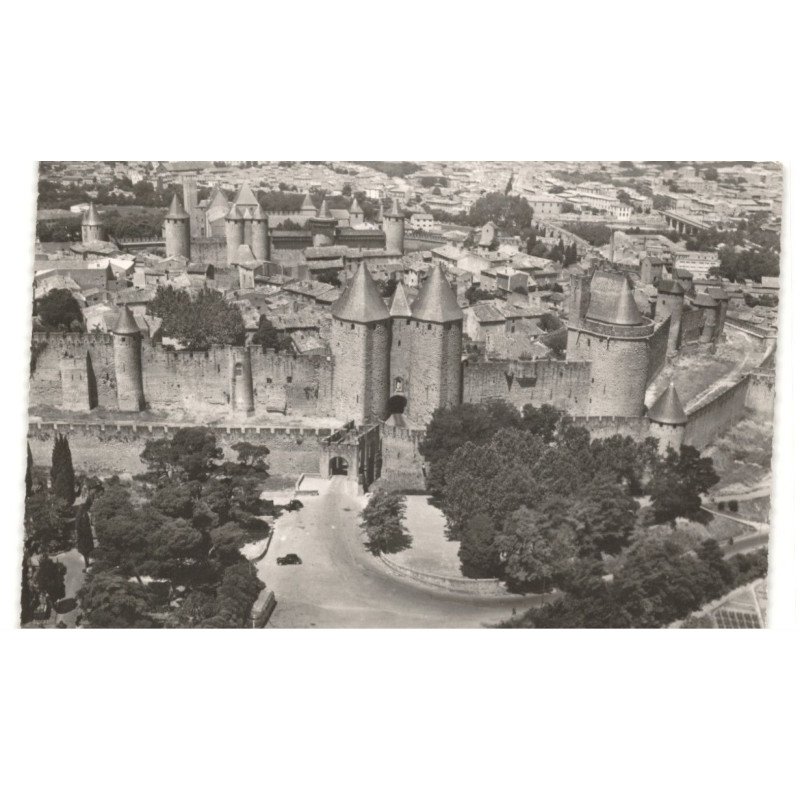 CARCASSONNE: la cité, porte narbonnaise vue aérienne 10X15 - très bon état