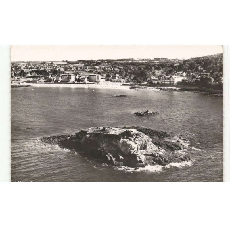 TREBOUL et DOUARNENEZ: l'ilot du coulinec et hôtel de la place des sables blancs vue aérienne 10x15 - très bon état
