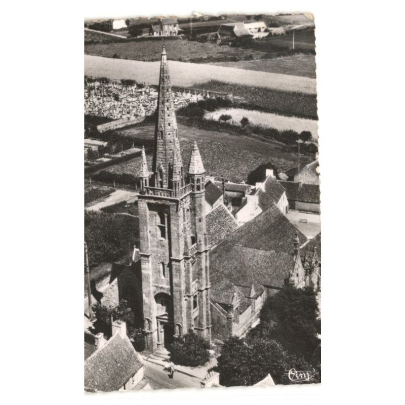 PLOUGASNOU: l'église vue aérienne 10x15 - très bon état timbre arraché