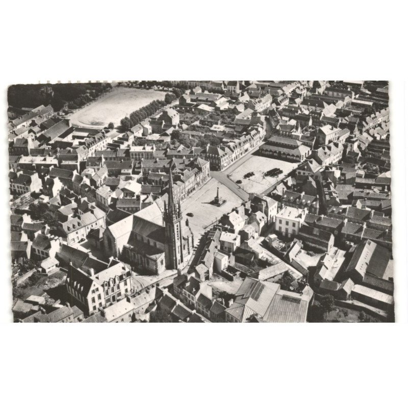 LANDIVISIAU: le centre, la poste, l'église la place le champ de foire vue aérienne 10x15 - très bon état