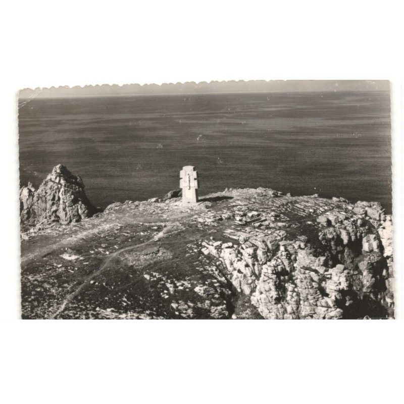 CAMARET: monument de la france libre sur la falaise vue aérienne 10x15 - très bon état