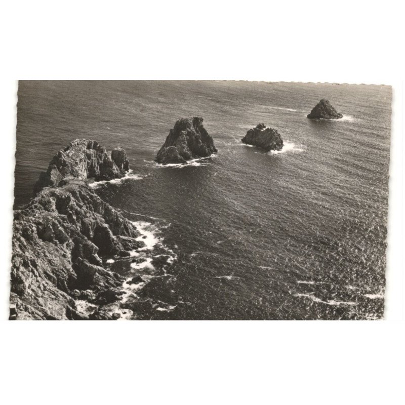 CAMARET: pointe du pen-hir, les tas de pois vue aérienne 10x15 - très bon état