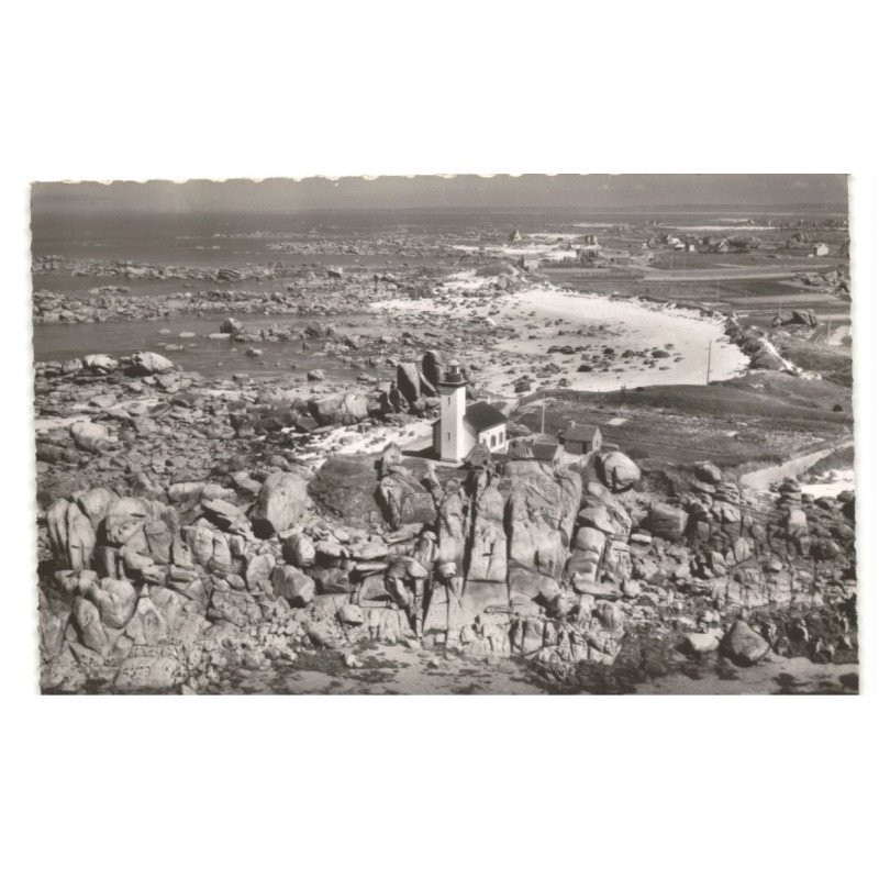 BRIGNOGAN: le phare et la plage vue aérienne 10x15 - très bon état