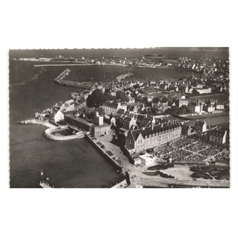 ROSCOFF: vue générale, le laboratoire de l'aquarium vue aérienne 10x15 - très bon état