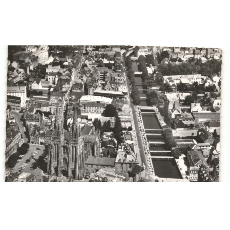 QUIMPER: vue sur la cathédrale vue aérienne 10x15 - très bon état