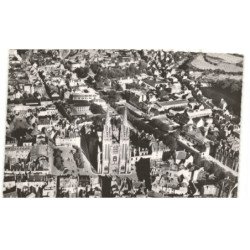 QUIMPER: la cathédrale et la place vue aérienne 10x15 - très bon état