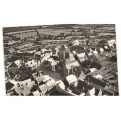 LOCRONAN: le centre et l'église vue aérienne 10x15 - très bon état