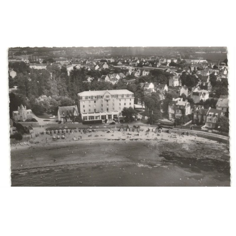 CONCARNEAU: hôtel de cornouailles et la plage vue aérienne 10x15 - très bon état