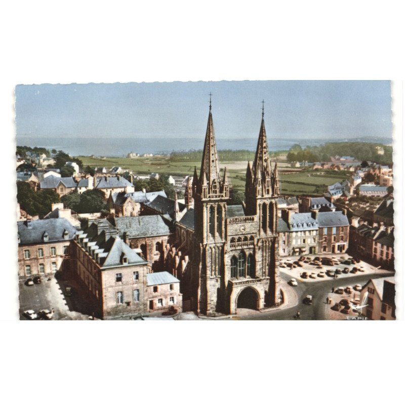 SAINT-POL-de-LEON: l'ancienne cathédrale élevée du XIIIe au XVIe siècle vue aérienne 10x15 - très bon état