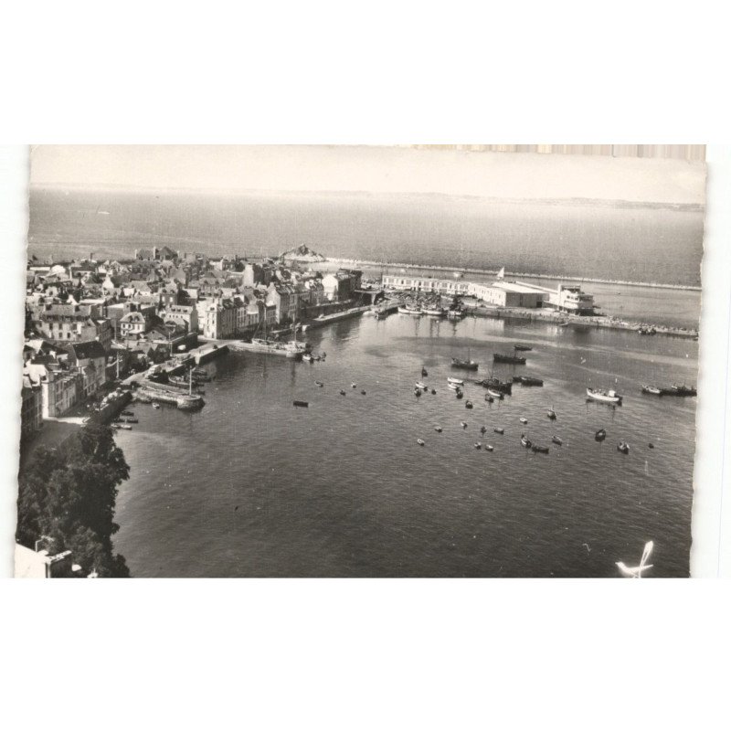 DOUARNENEZ: le port et nouvelle criée vue aérienne 10x15 - très bon état